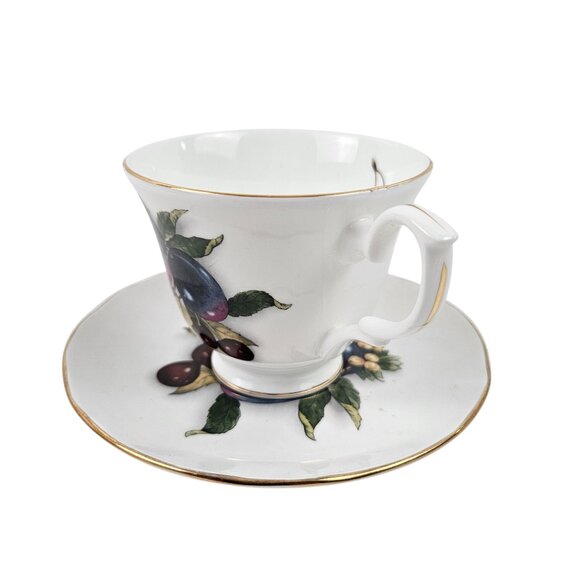Royal Nobilta Teacup Saucer Set China Fruit Design Gold Trim England Vintage - Picture 3 of 8